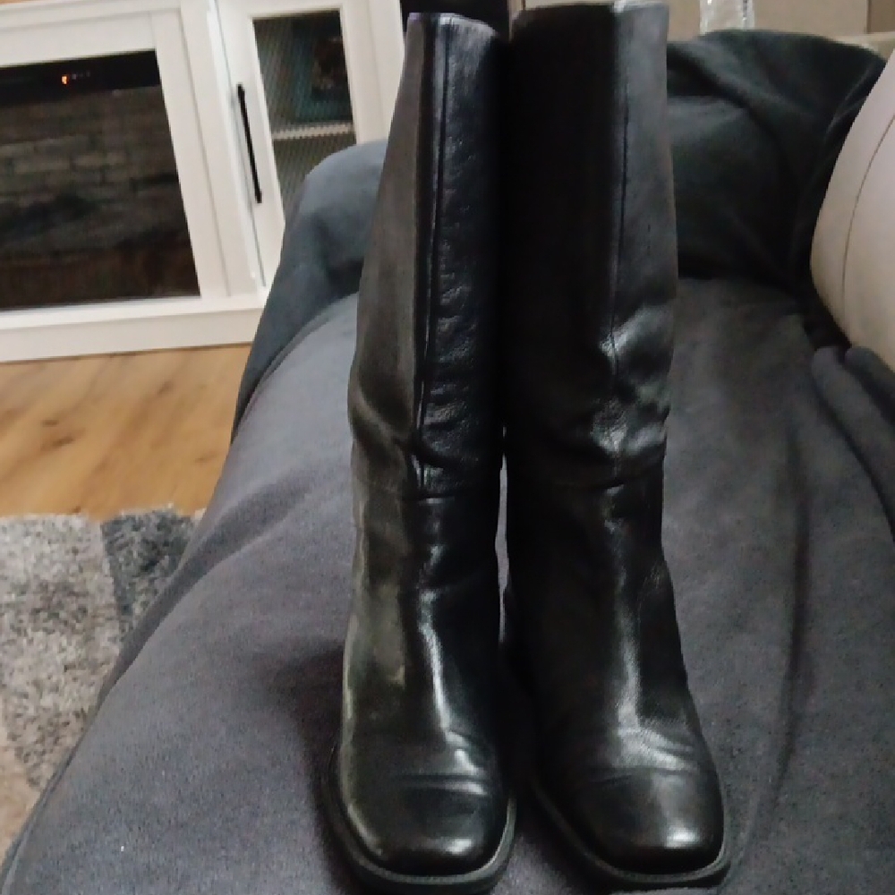 Naturalizer Black Heeled Boots Elegant and Timeless